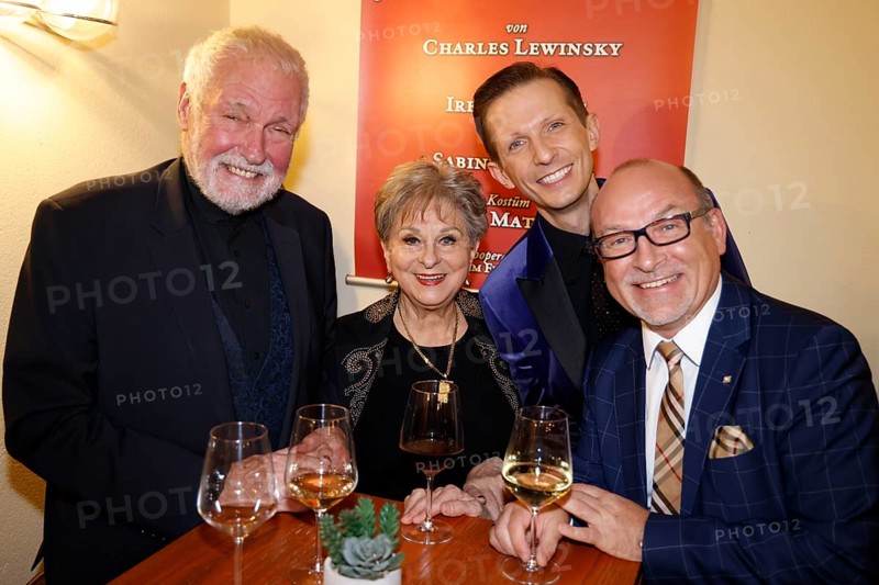 Klaus Lenk, Dagmar Frederic, Mark Rudolf and Dennis Schönwetter at the premiere ofOma Trick with Brigitte Grothum and Johannis Hallervorden 26.02.25 at the palace gardens Theatre. Brigitte Grothum celebrates her 90th birthday here