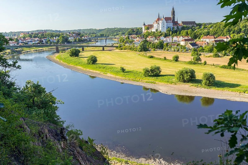 View from the Schöne Aussicht into the Elbe valley with Albrechtsburg Castle, cathedral and Meissen, Saxony, Germany, Europe