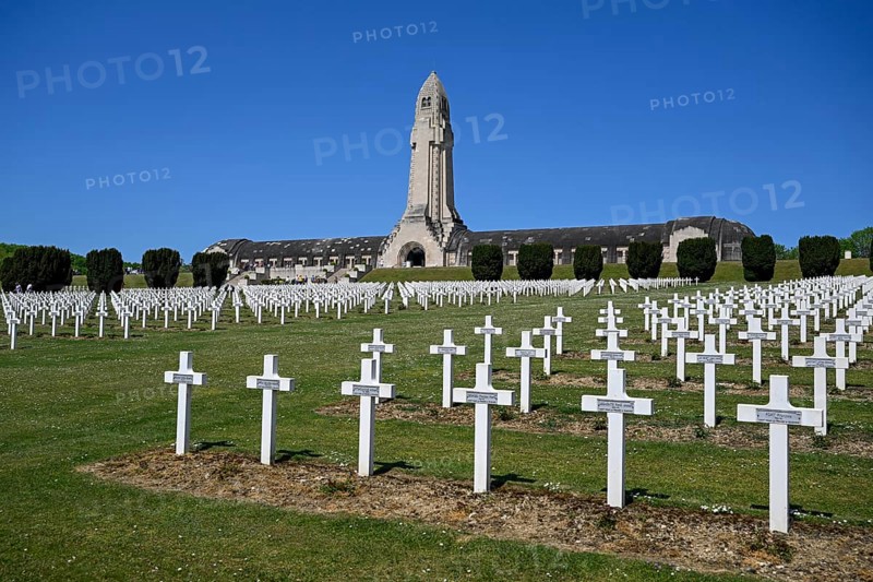 Cemetery of soldiers killed in the First World War, in the background the ossuary of Douaumont, Verdun, Grand Est region, France, Europe