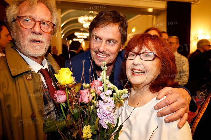 Felix Martin and Brigitte Grothum at the premiere ofOma Trick with Brigitte Grothum and Johannis Hallervorden 26.02.25 at the palace gardens Theatre. Brigitte Grothum celebrates her 90th birthday here