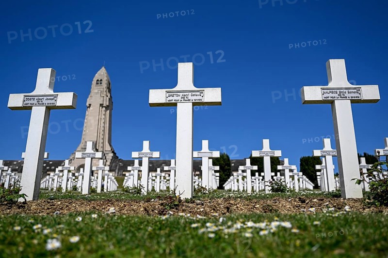 Cemetery of soldiers killed in the First World War, in the background the ossuary of Douaumont, Verdun, Grand Est region, France, Europe