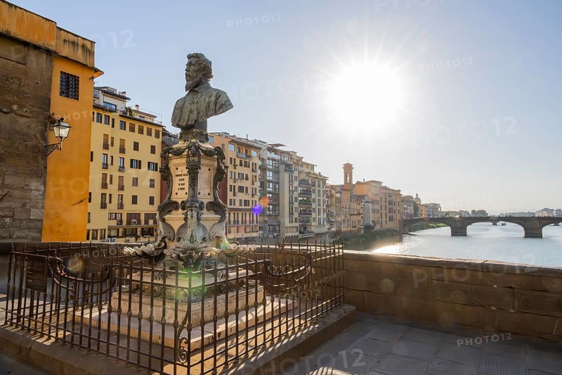 The bust Monument to Benvenuto Cellini on the Ponte Vecchio in Florence, UNESCO World Heritage Site, Tuscany, Italy, Europe