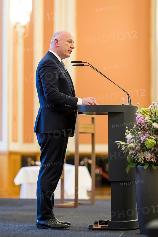 Kai Wegner (Governing Mayor of Berlin) delivers the laudatory speech in front of Friede Springer is awarded honorary citizenship in the Rotes Rathaus, Berlin, 26/02/2025