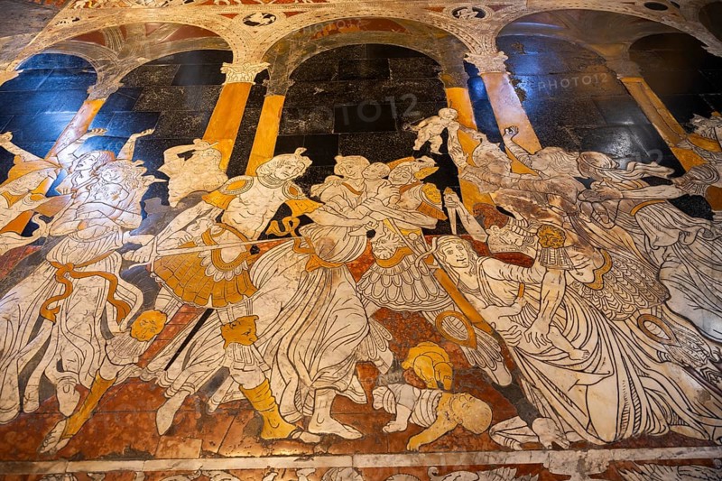 Interior of colorful marble decoration, Siena Cathedral or Cattedrale di Santa Maria Assunta, Siena, Tuscany, Italy, Europe