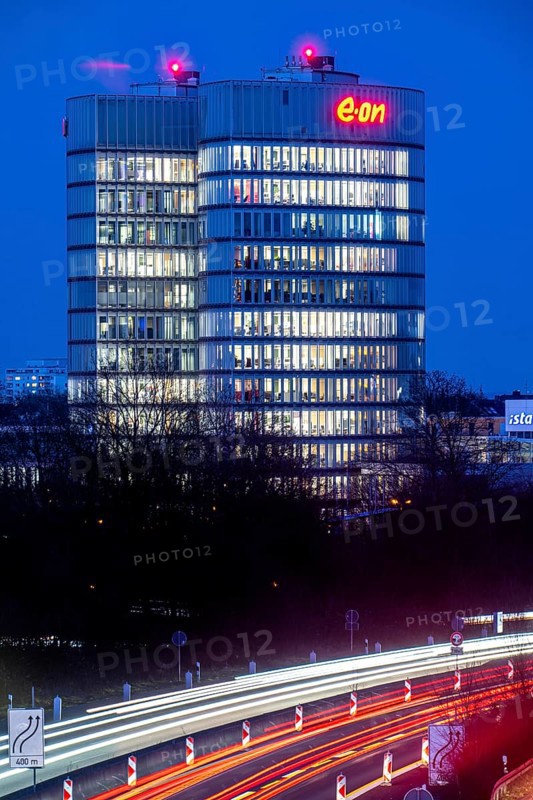 E.ON headquarters, Group headquarters in Essen-Rüttenscheid, A52 motorway, North Rhine-Westphalia, Germany, Europe