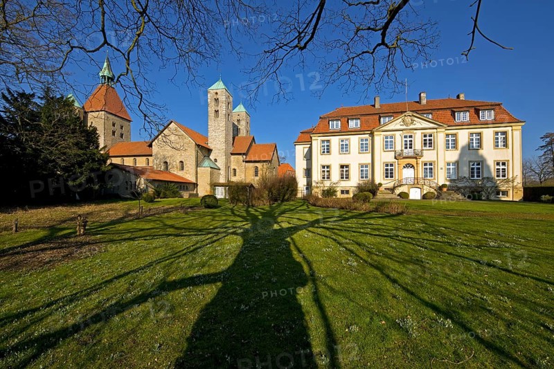 Collegiate Church of St Boniface with Freckenhorst Castle, Warendorf, Münsterland, North Rhine-Westphalia, Germany, Europe