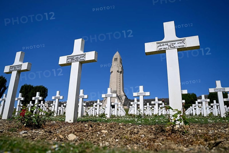 Cemetery of soldiers killed in the First World War, in the background the ossuary of Douaumont, Verdun, Grand Est region, France, Europe