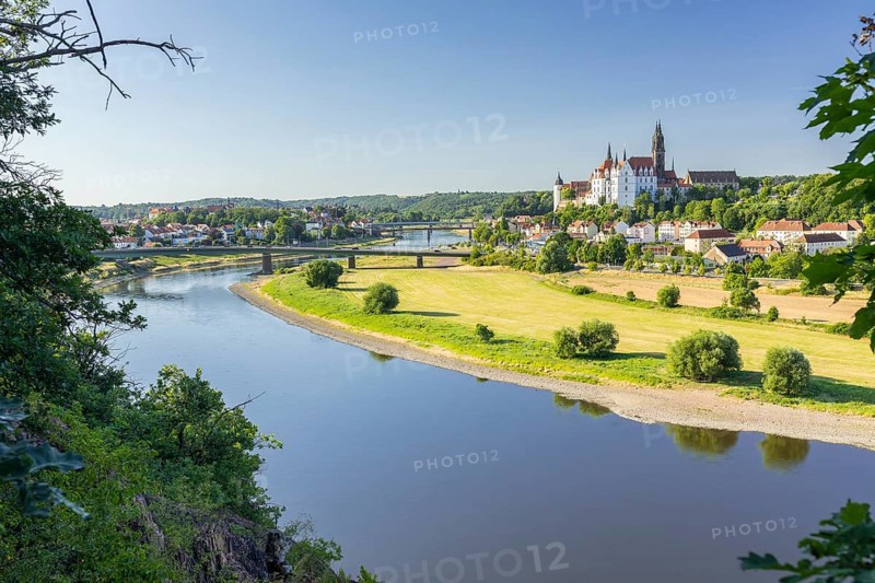 View from the Schöne Aussicht into the Elbe valley with Albrechtsburg Castle, cathedral and Meissen, Saxony, Germany, Europe