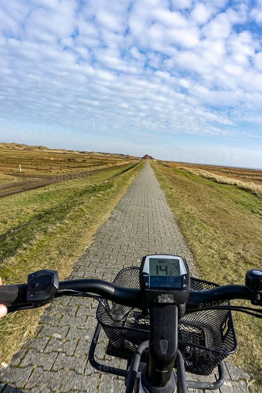 The East Frisian North Sea island of Juist in winter, cycling in the west of the island, on dyke paths, to Domäne Bill, e-bike, Lower Saxony, Germany, Europe