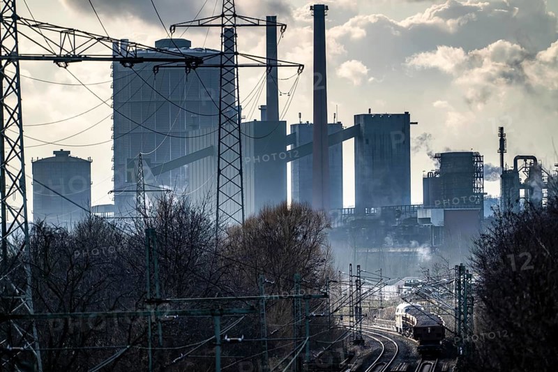 Prosper coking plant, operated by the ArcelorMittal steel group, 146 coke ovens with a daily output of 5500 tonnes of coke, railway line for freight traffic, freight train, Bottrop, North Rhine-Westphalia, Germany, Europe