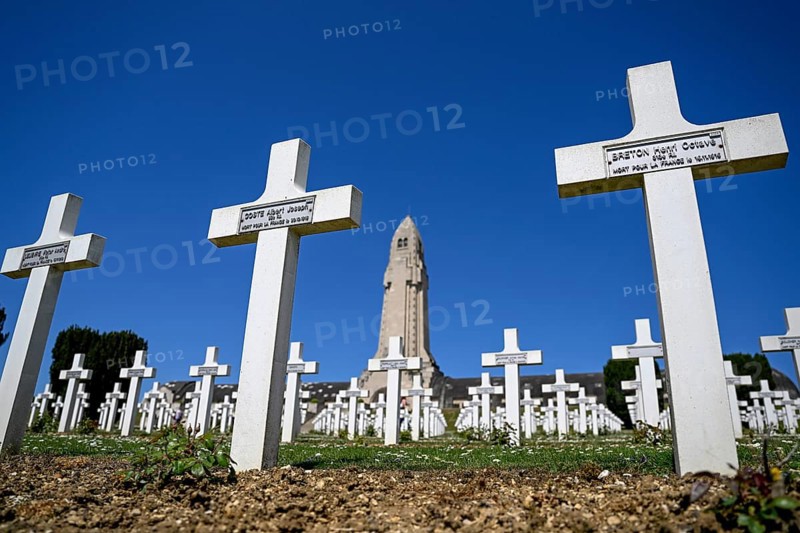 Cemetery of soldiers killed in the First World War, in the background the ossuary of Douaumont, Verdun, Grand Est region, France, Europe