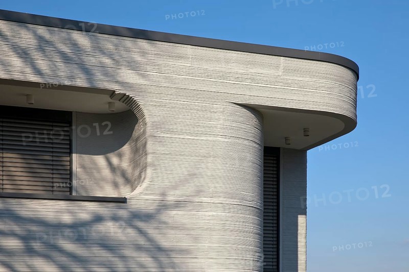 Detached house from the 3D printer with the typical grooves and round corner, additive manufacturing, Beckum, North Rhine-Westphalia, Germany, Europe