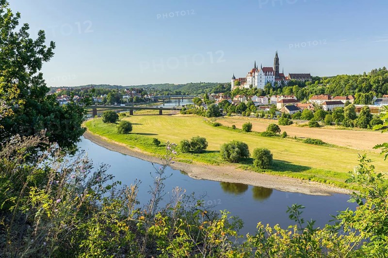 View from the Schöne Aussicht into the Elbe valley with Albrechtsburg Castle, cathedral and Meissen, Saxony, Germany, Europe