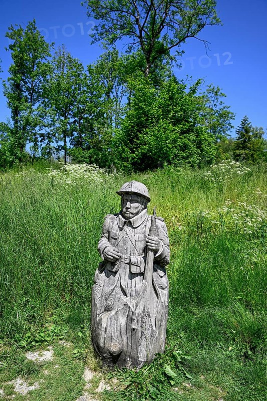 Wooden soldier on the site of the destroyed village of Fleury-devant-Douaumont, Verdun battlefield, First World War, Verdun, Grand Est region, France, Europe