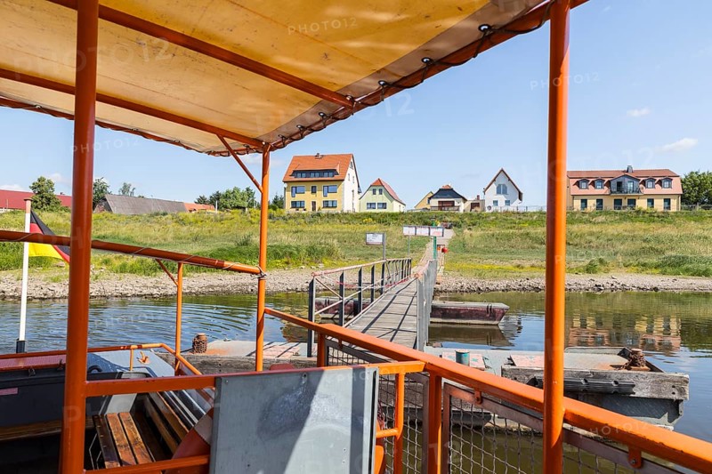 Ferry docking at the ferry terminal on the Promnitz side, in the background some houses of Promnitz, Zeithain, Saxony, Germany, Europe