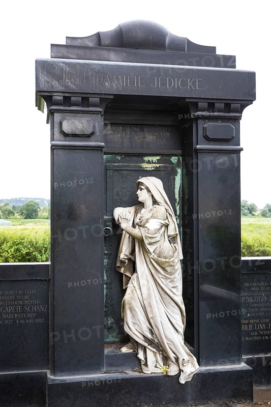 Historical grave with figure of a praying woman, cemetery of the Emmaus Church in Kaditz, Dresden, Saxony, Germany, Europe