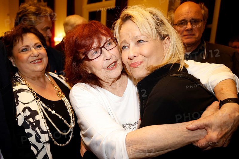Brigitte Grothum and daughter Debora Weigert at the premiere ofOma Trick with Brigitte Grothum and Johannis Hallervorden 26.02.25 at the palace gardens Theatre. Brigitte Grothum celebrates her 90th birthday here