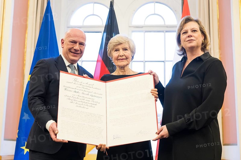 Kai Wegner (Governing Mayor of Berlin), Friede Springer and Cornelia Seibeld (President of the Berlin House of Representatives) at the awarding of honorary citizenship to Friede Springer in the Rotes Rathaus, Berlin, 26 February 2025