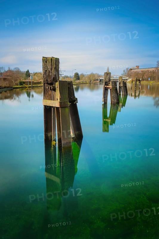 View of mooring facilities in the branch canal at the Linden harbour lock, long exposure, waterway, Limmer, Hanover, Lower Saxony, Germany, Europe