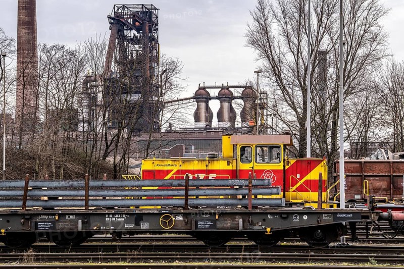 Hüttenwerke Krupp-Mannesmann, HKM in Duisburg, blast furnace B, marshalling yard, with goods wagons loaded with fresh steel slabs from the steelworks, North Rhine-Westphalia, Germany, Europe
