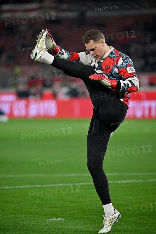 Warm-up training, stretching, stretching, goalkeeper Manuel Neuer FC Bayern Munich FCB (01) MHPArena, MHP Arena Stuttgart, Baden-Württemberg, Germany, Europe