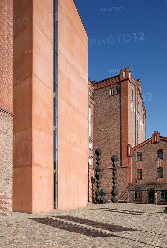 View of the south side, entrance side of the Küppersmühle Museum