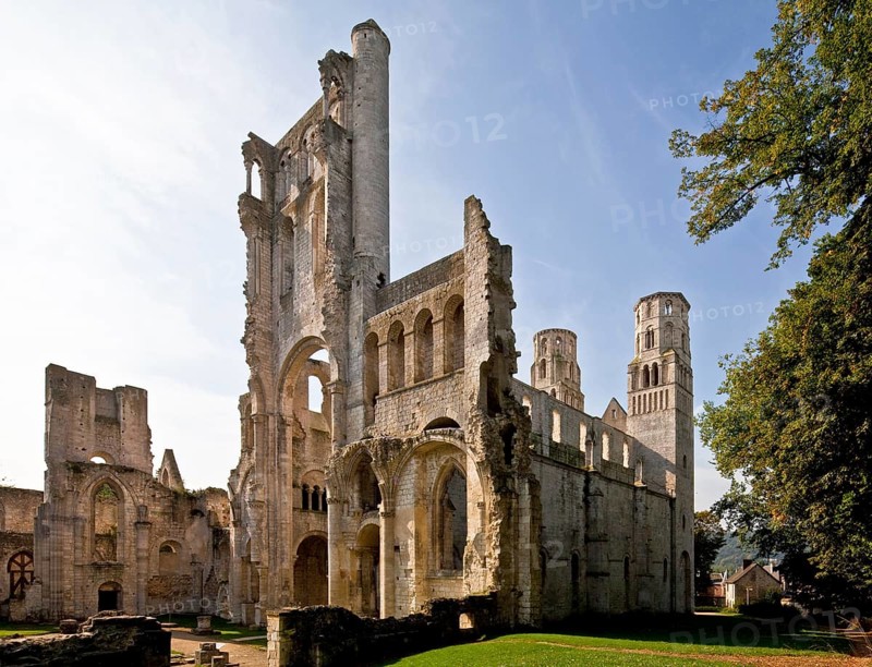 Begun in 1040, destroyed from 1562, view from north-east, remains of crossing tower and transept in front, west towers on the right, chapter house on the left, St., Sankt, Saint