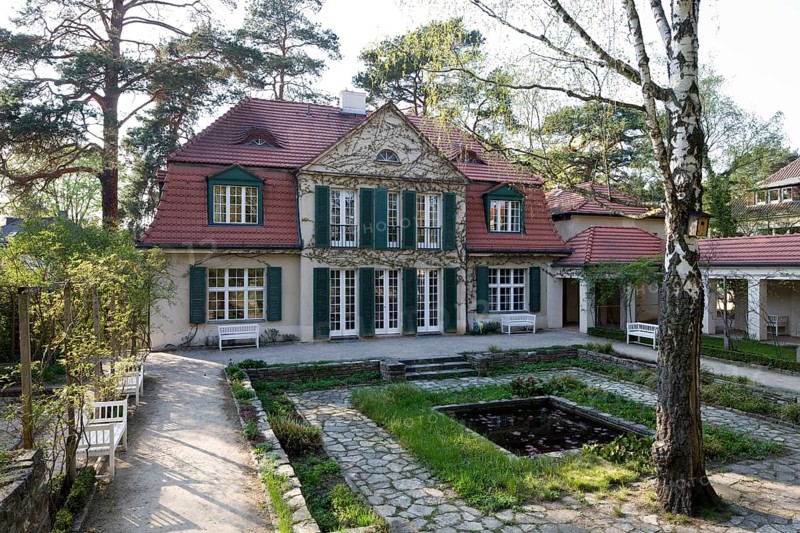 Garden side with sunken garden, the only surviving garden design by Ludwig Mies van der Rohe in Germany