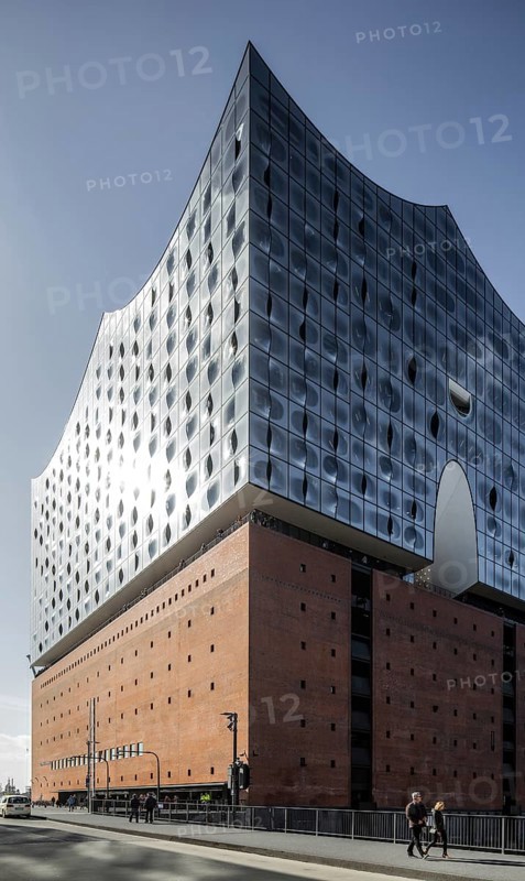 Hamburg, Elbphilharmonie, partial view from the north-east over the Mahatma Gandhi Bridge, designed by Herzog & de Meuron, built 2007-2016