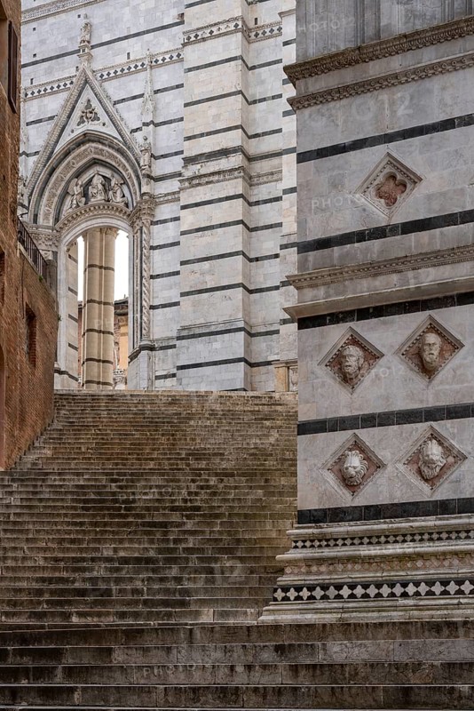 Siena, Duomo Santa Maria, south corner, staircase between the lower church under the choir and the planned nave. In the background, pillars of the unfinished nave