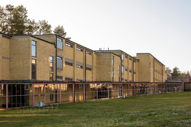 Bernau, Federal School of the General German Trade Union Federation, built 1928-1930 by Hannes Meyer and Hans Wittwer. Residential wing with glass corridor