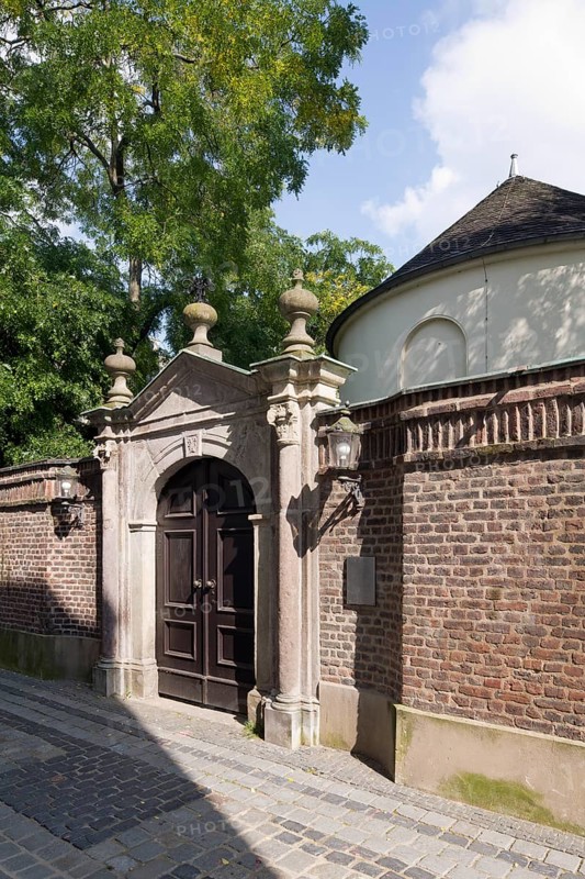 Tor tor on the west side, St., Sankt, Saint