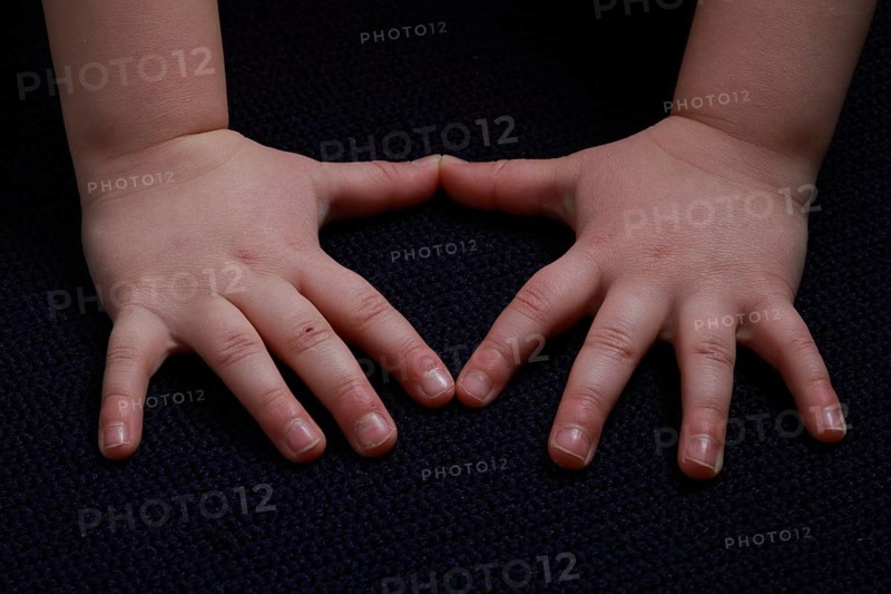 Hand of a child, 5 fingers, 5 fingers, thumb, palm, hands, fingertips, finger-tip, finger-nails, finger games, fingering-exercise, playing with hands, tactile, middle finger, ring finger, little finger