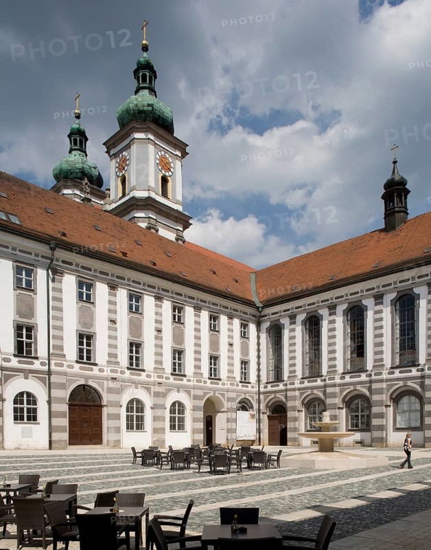 Waldsassen Abbey Basilica tower upper storeys and library building on the right. Today's building from 1685 to 1704, built by Georg Dietzenhofer and Abraham Leuthner. Pillar basilica