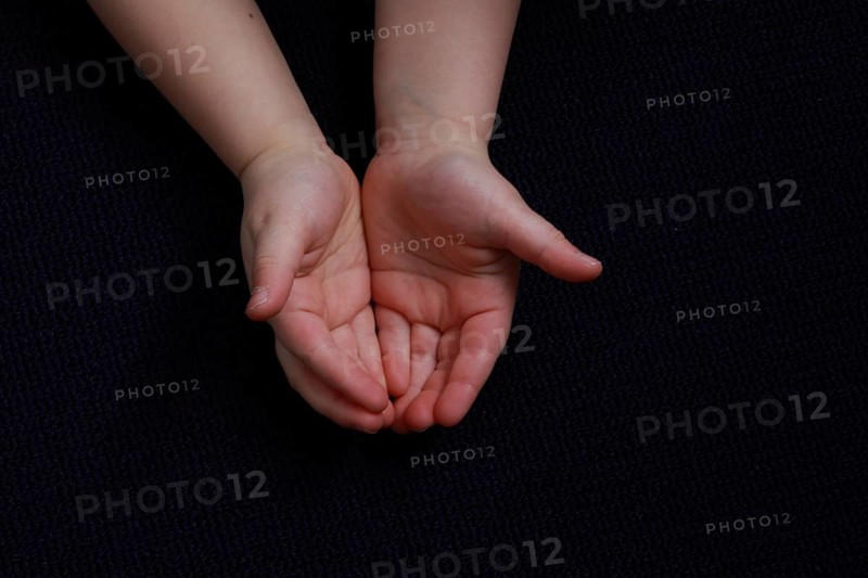 Hand of a child, 5 fingers, 5 fingers, thumb, receive, palm, hands, fingertips, finger-tip, hand hold up, beggar, tactile, middle finger, ring finger, little finger, open hands