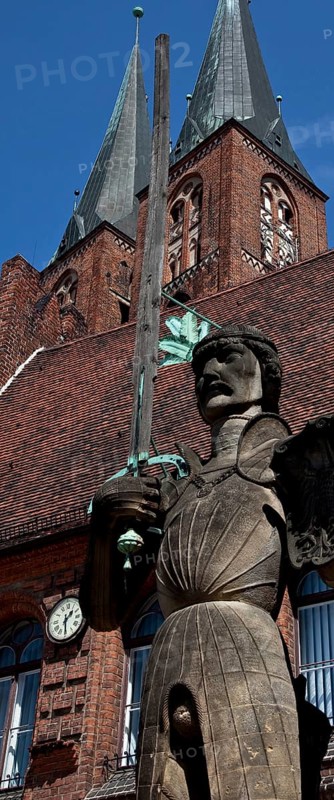General view en face in front of the arcade wing of the town hall, built in 1525 Copy 1974 m wooden (!) pointing sword above Marienkirche towers height 7.80 m