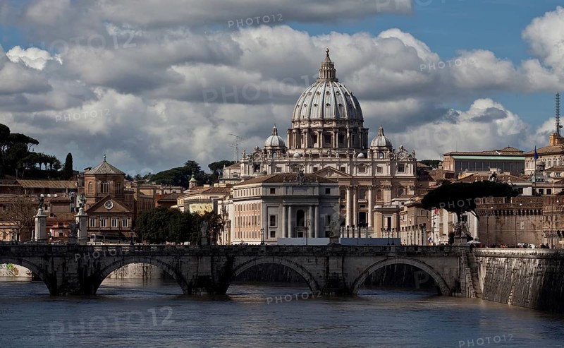 In front bridge Vittorio Emanuele II. and church San Spirito, St., St., Saint