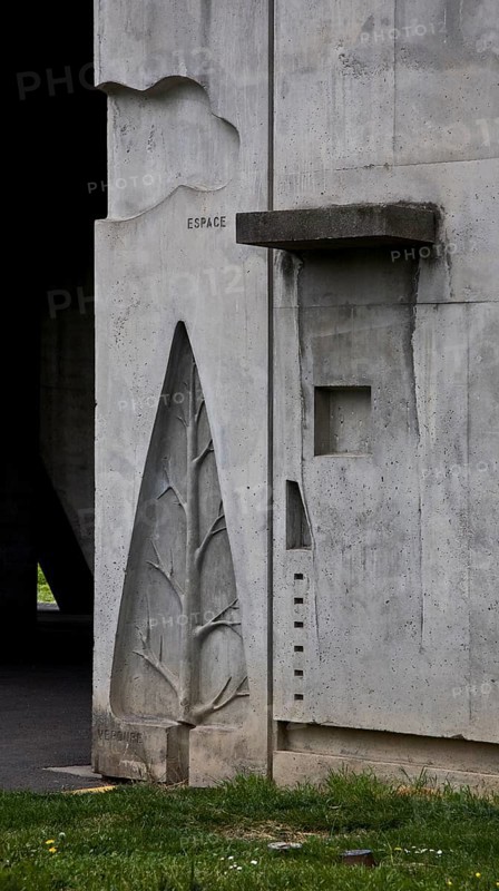 Le Corbusier, Unite d'Habitation, 1965 to 1967, concrete relief on the plinth: tree and cloud