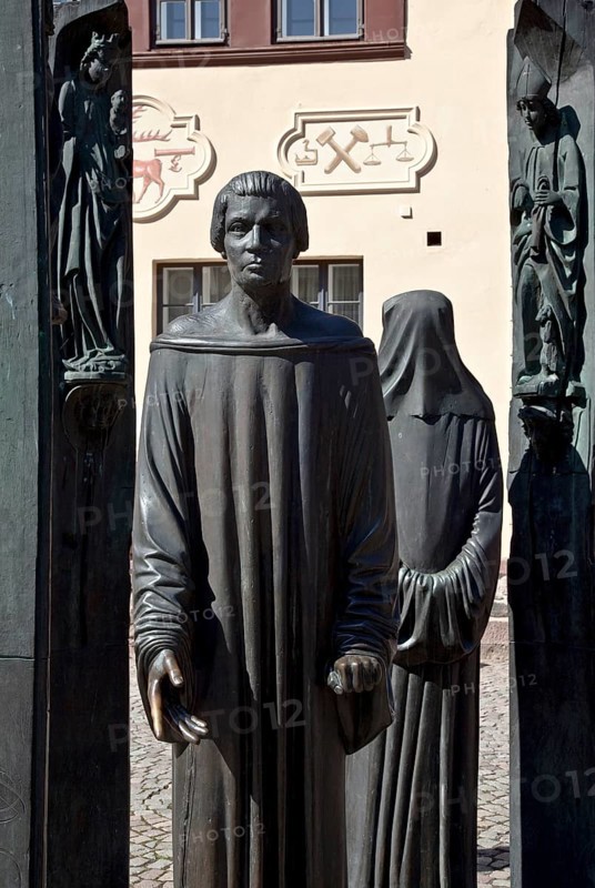 On the market square, 1989 by Klaus Messerschmidt Detail, quotes from Stolberg carved sculpture on the side
