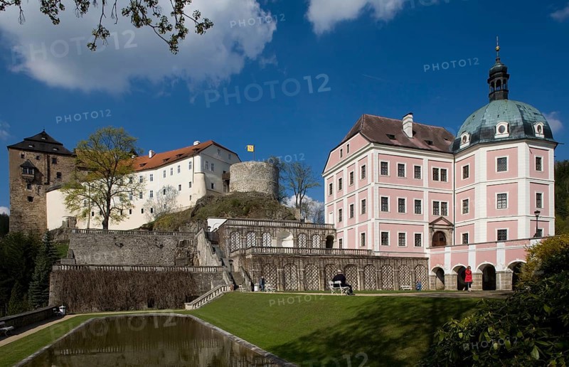 Czech Rep Becov nad Teplou b Karlsbad Burg u Schloss v SW. District of Cheb. Gothic castle rebuilt in the Renaissance style. Castle from the 18th century