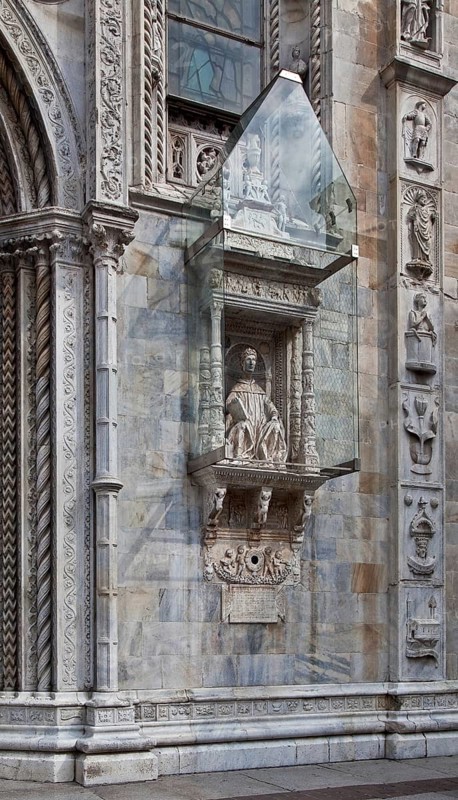 Italy Como Cathedral Started in 1396 Continued construction until the 16th century Seated figure 1513 to the right of the main portal as a monument to Pliny the Younger born 61 AD in Como, St., Saint, Saint