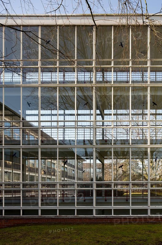 Egon Eiermann 1951-56, glass connecting corridor between administration building and warehouse tower block