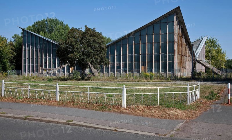 Magdeburg Rotehornpark Multi-purpose hall HYPARSCHALE Built in 1969 by Ulrich Müther and others Column-free interior Floor area 48 x 48 m Vacant since 1997