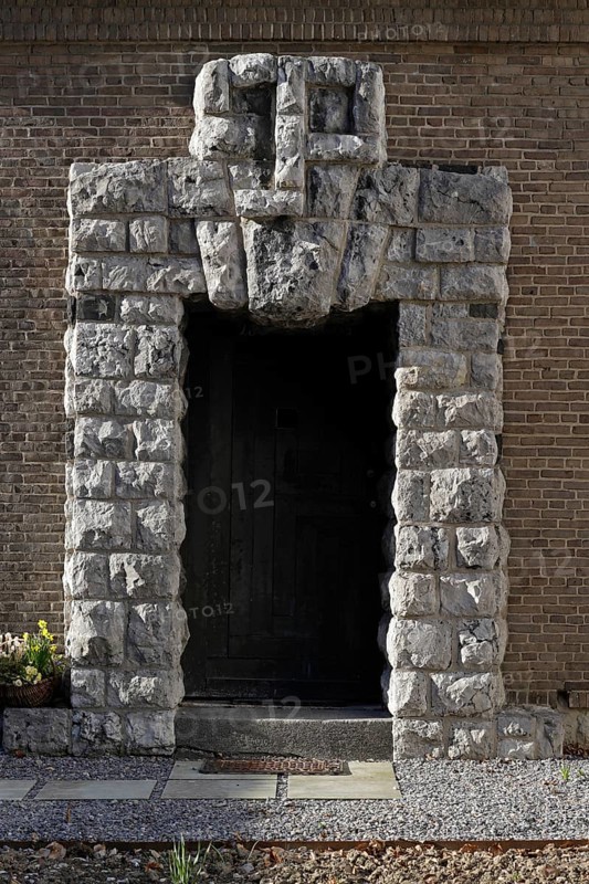 Built between 1910 and 1914 according to designs by Jan Ludovicus Mathieu Lauweriks. Entrance