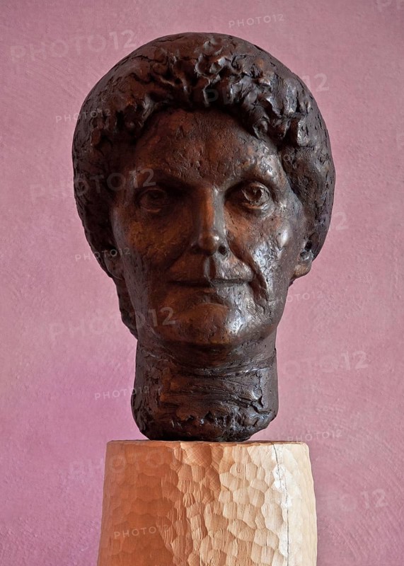 Portrait head of the anthroposophist Marie Steiner 1867-1948 by Manfred Welzel 2001