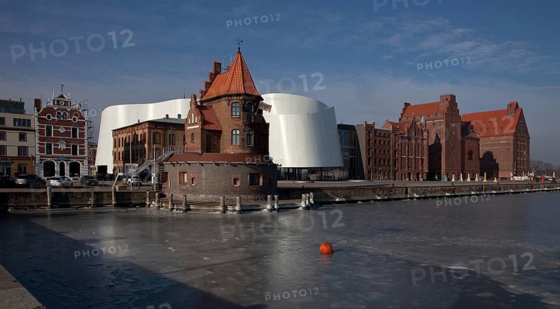 Behind the Ozeaneum and the warehouse at Hansakai