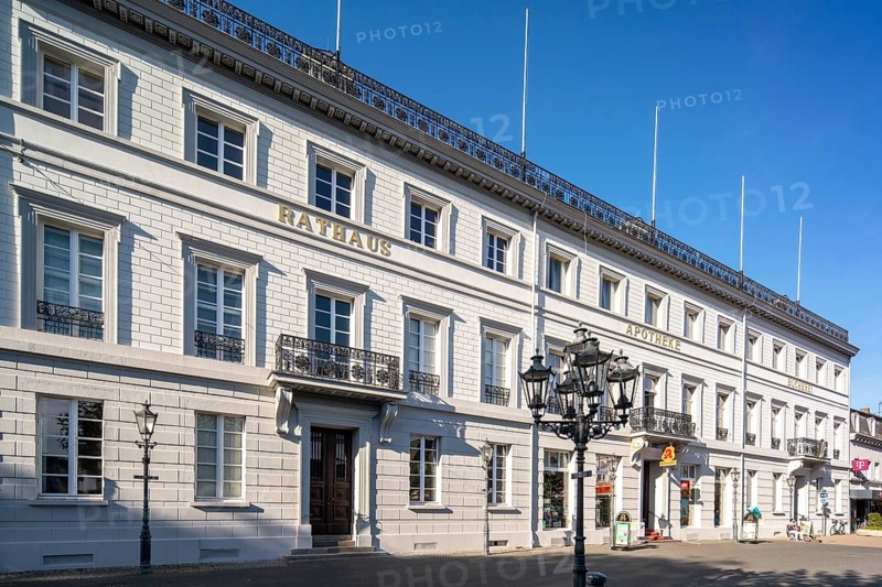 Krefeld, Ürdingen district, so-called Herbertz houses, built in 1832 as residences for the Herbert family. Attributed to Adolph von Vageres. Today town hall, pharmacy and library