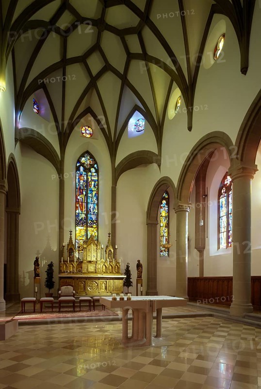 Choir with neo-Gothic high altar, St., Sankt, Saint