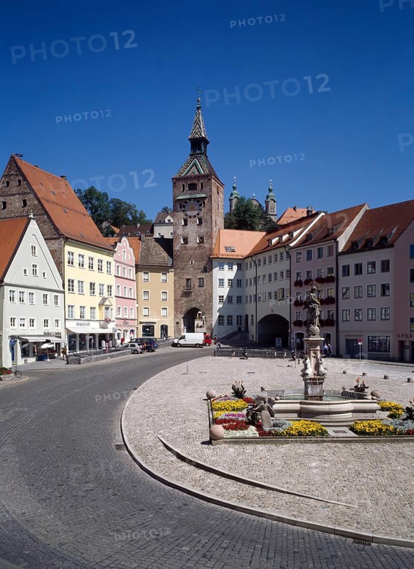 Landsberg/Lech, main square with Marienbrunnen fountain