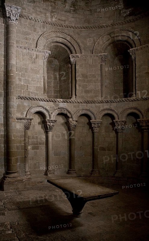 Castle, monastery church of San Pedro, Altarmensa and northern apse arcades, St., Sankt, Saint